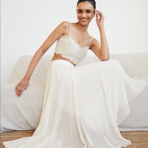 Aritzia twirl skirt in white , size small